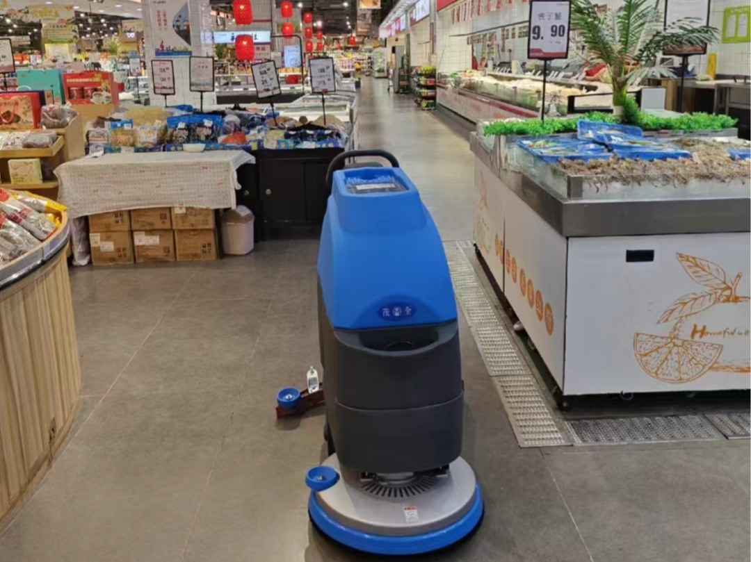 supermarket floor scrubber