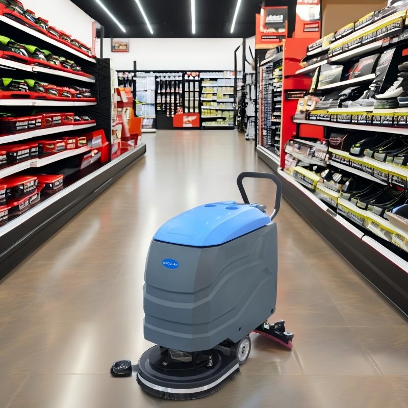 Supermarket floor cleaning machine