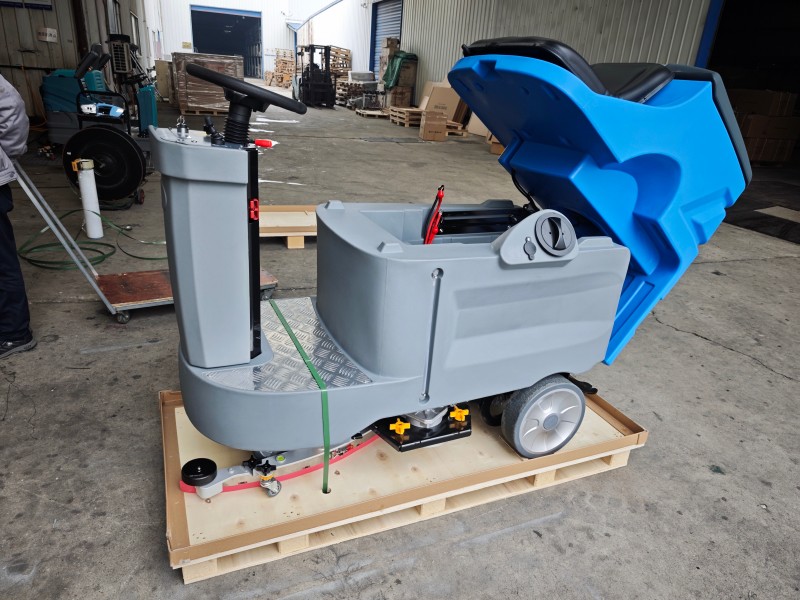 Commercial Ride-On Floor Scrubber